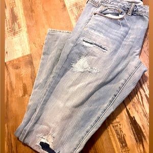 American Eagle- Light wash ripped denim jeans